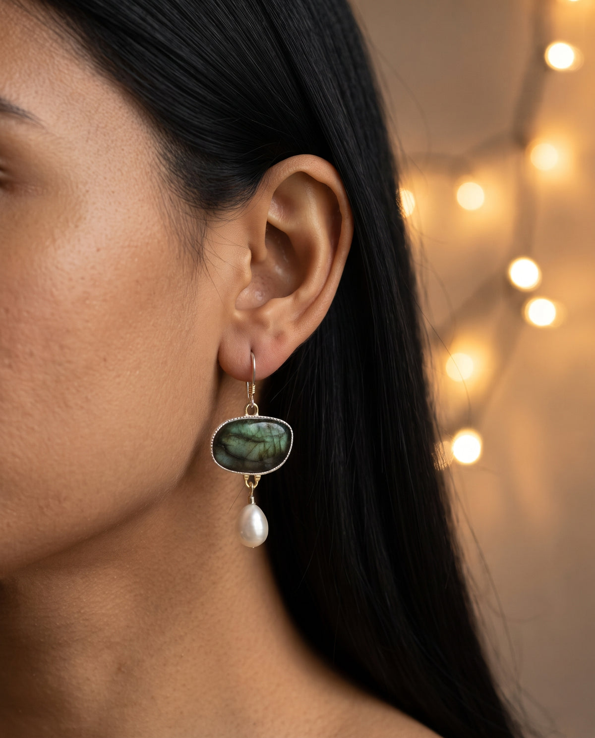 Boucles d’Oreilles Vintage en Argent Ornées de Pierres Naturelles – photo lifestyle 3