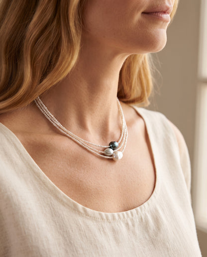 Collier Vintage Orné de Perles Naturelles – photo lifestyle 1