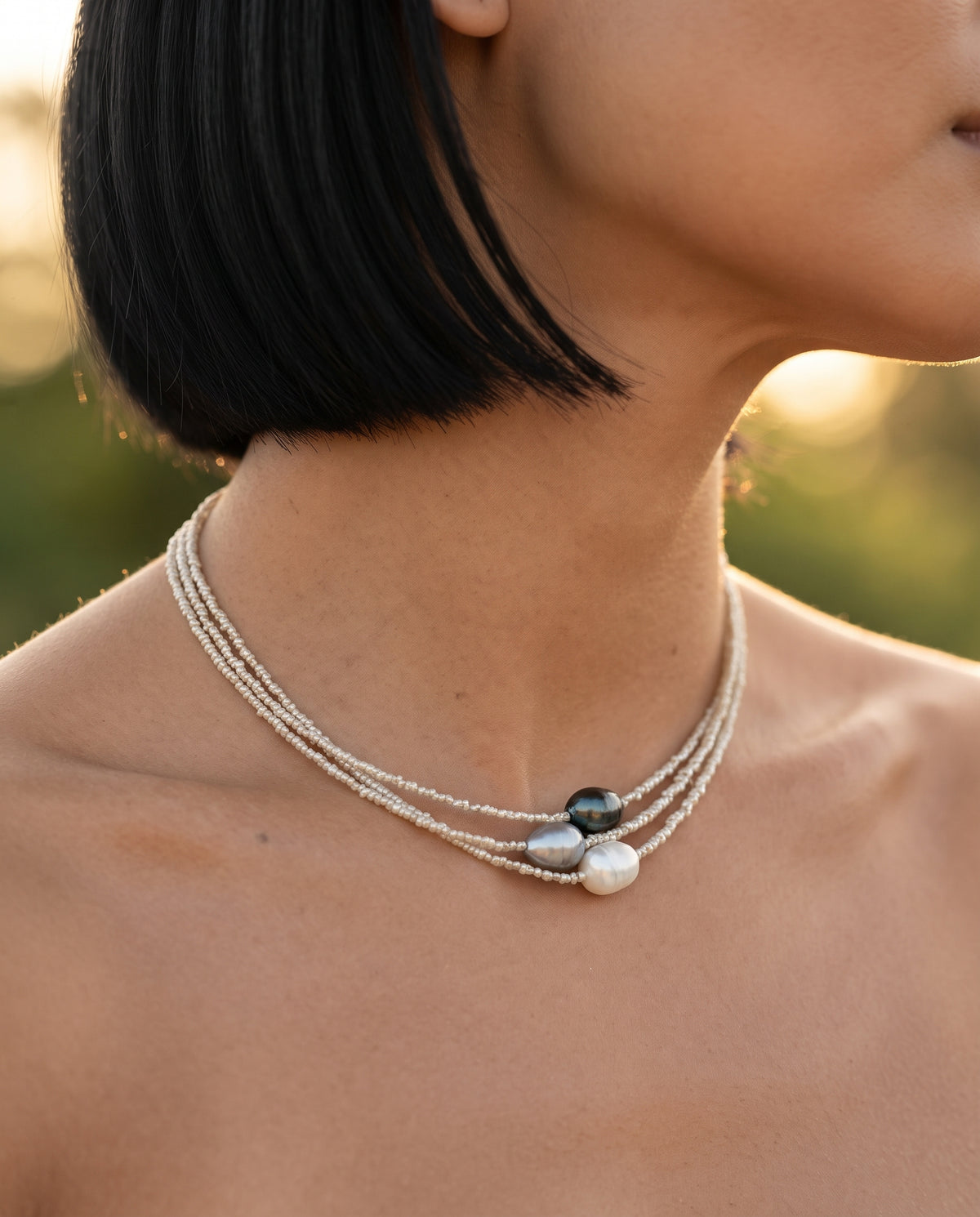 Collier Vintage Orné de Perles Naturelles – photo lifestyle 2