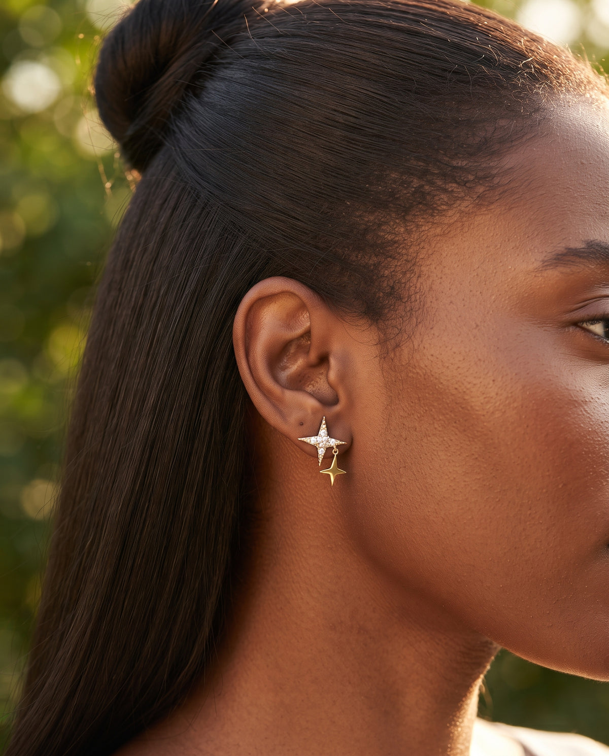 Boucles d’Oreilles Scintillantes Motif Étoile – photo lifestyle 2