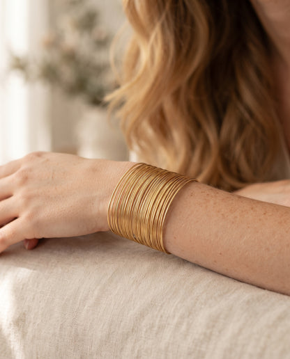 Bracelet en Or Style Vintage – photo lifestyle 1