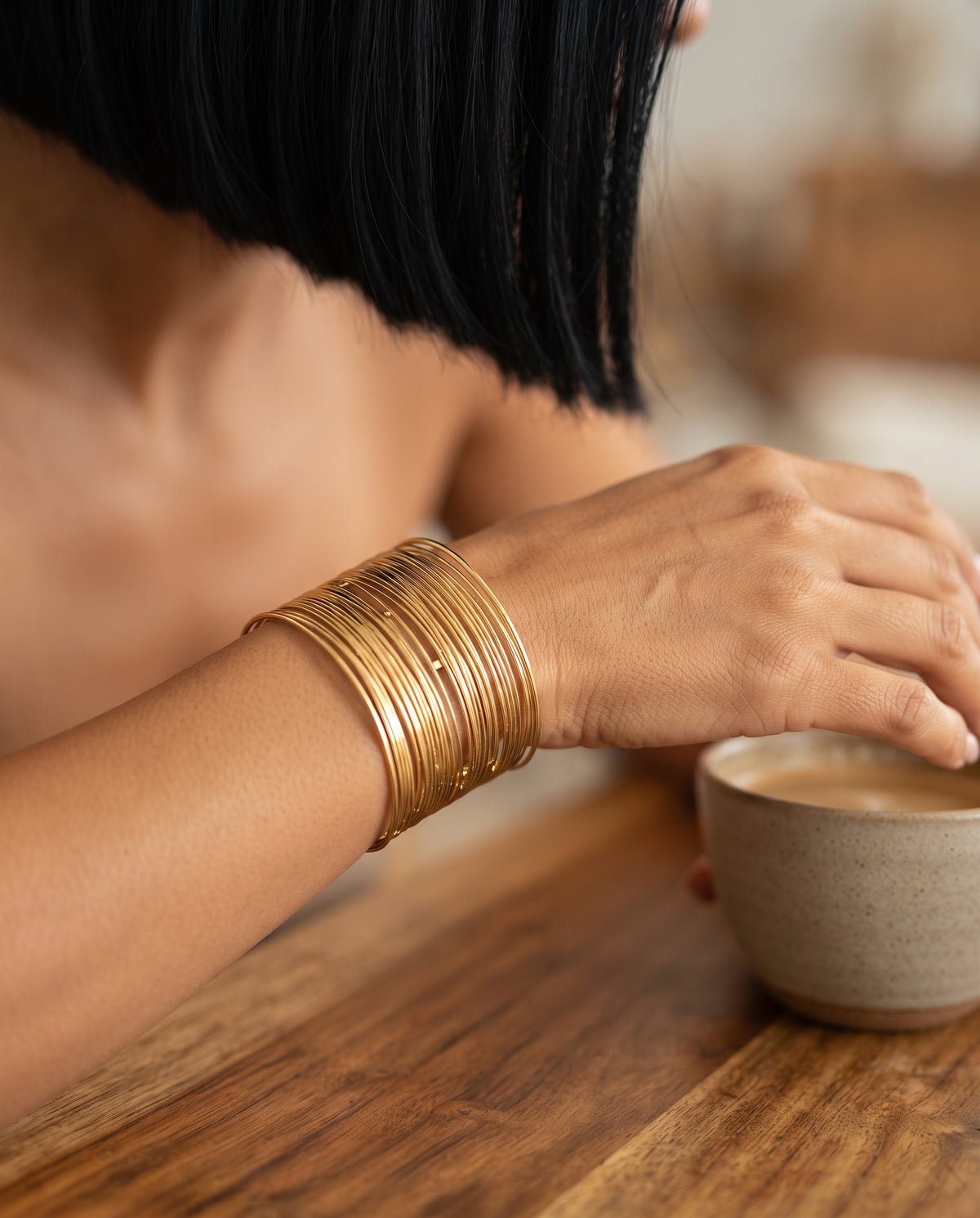 Bracelet en Or Style Vintage – photo lifestyle 2