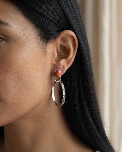 Boucles d’Oreilles Boho Vintage Ornées d’Onyx – photo lifestyle 1