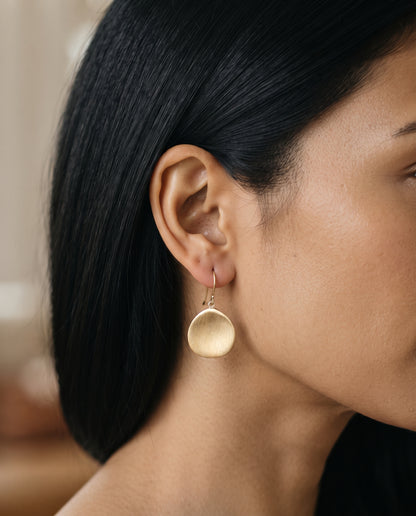 Boucles d’Oreilles Vintage Plaqué Or – photo lifestyle 1