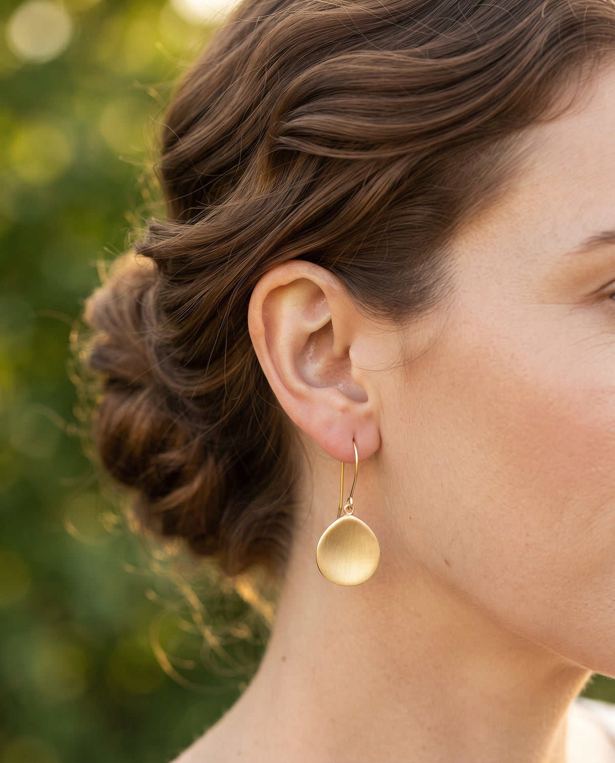 Boucles d’Oreilles Vintage Plaqué Or – photo lifestyle 2