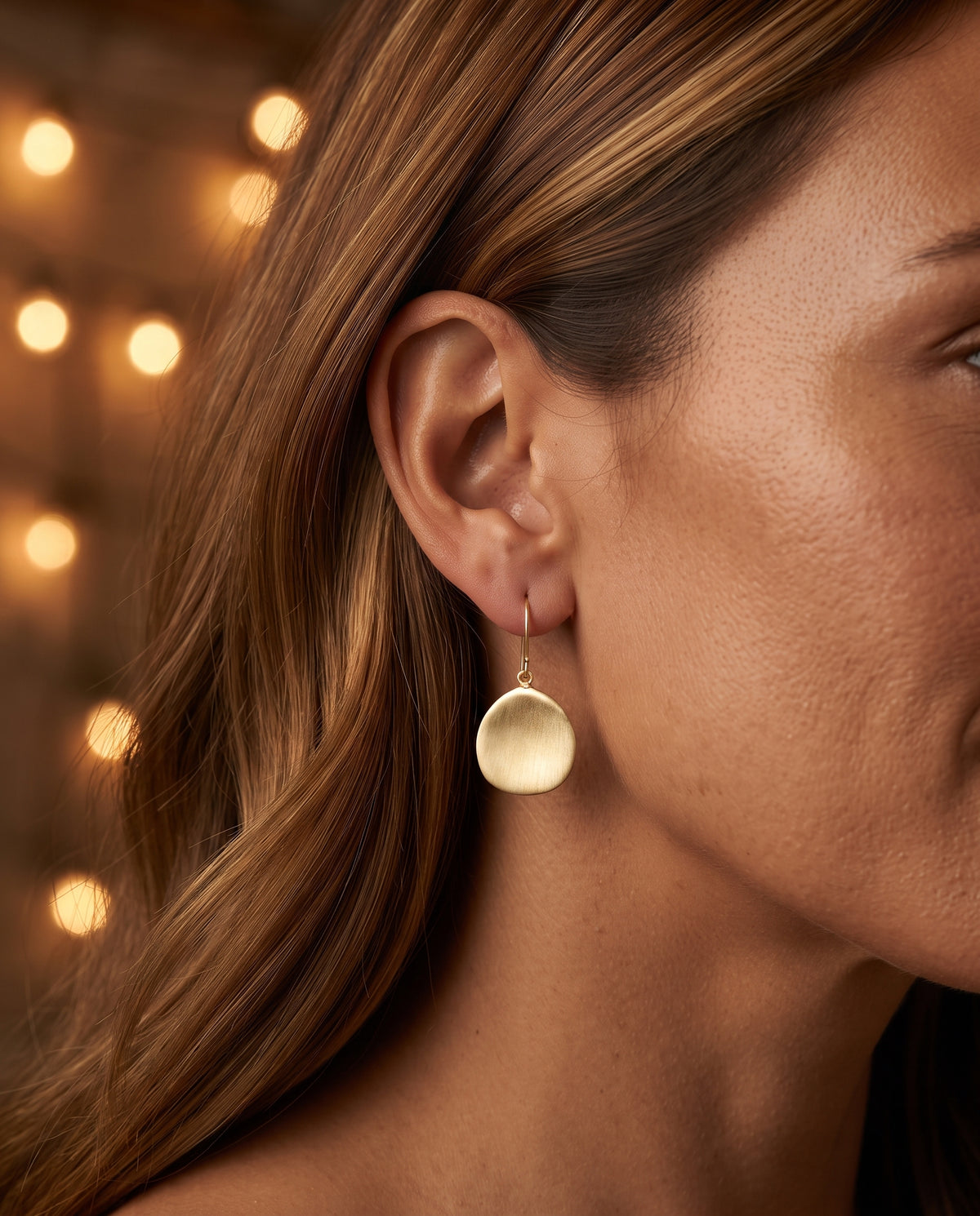 Boucles d’Oreilles Vintage Plaqué Or – photo lifestyle 3