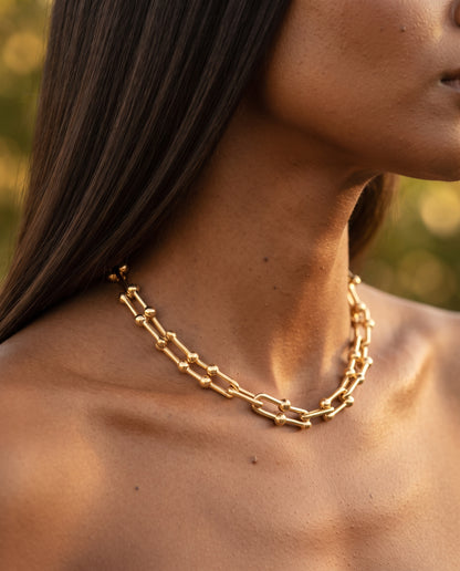 Collier Raffiné Chaîne Plaqué Or – photo lifestyle 2