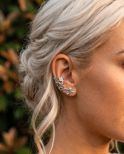 Boucles d’Oreilles Vintage en Argent Motif Feuilles – photo lifestyle 2