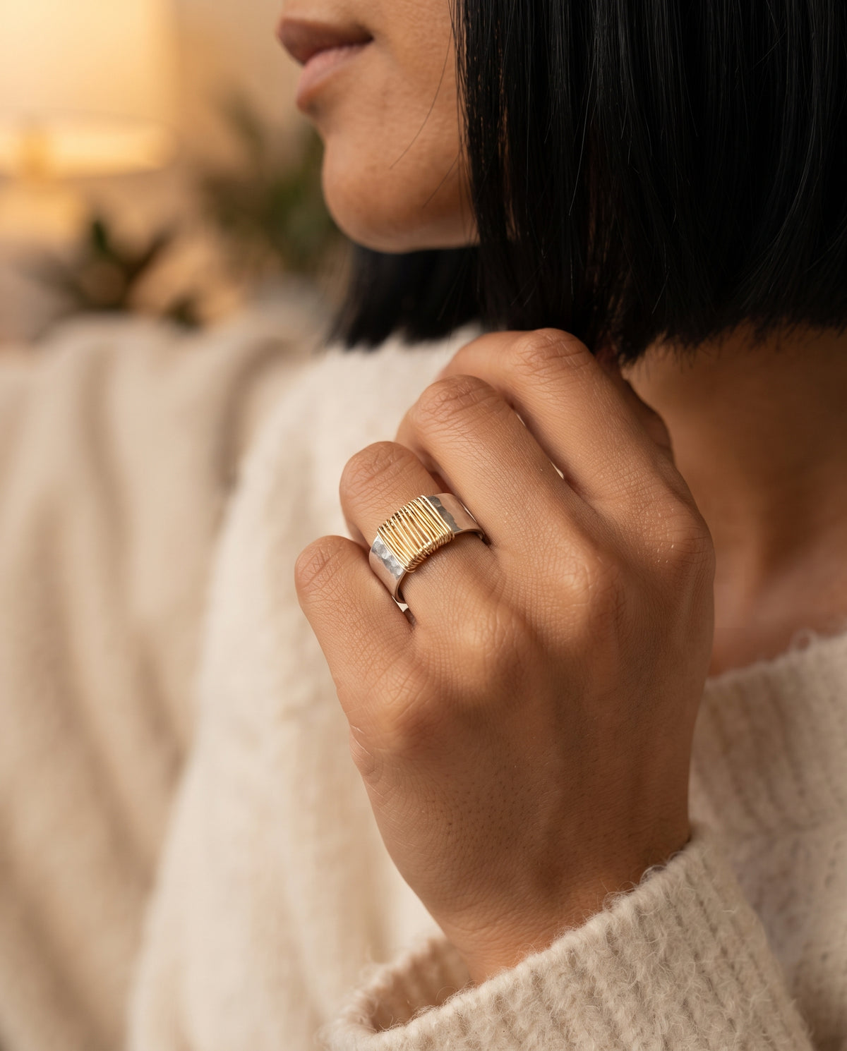 Bague Vintage en Argent à Fil Doré – photo lifestyle 2