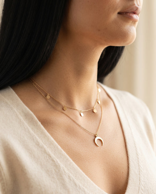 Collier en Argent à Motif Lune – photo lifestyle 1