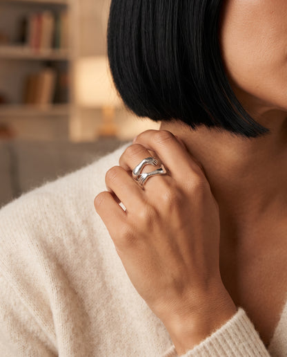 Bague Ajustable en Argent Style Câlin – photo lifestyle 2