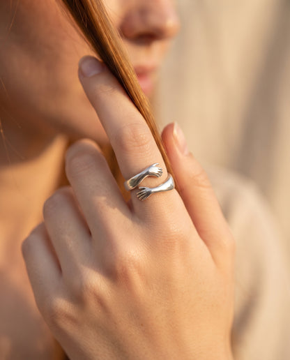 Bague Ajustable en Argent Style Câlin – photo lifestyle 3