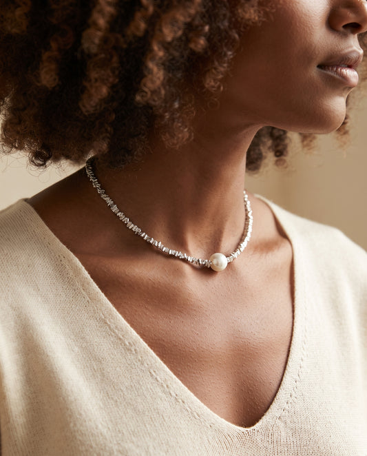 Collier de Perles Élégant – photo lifestyle 1