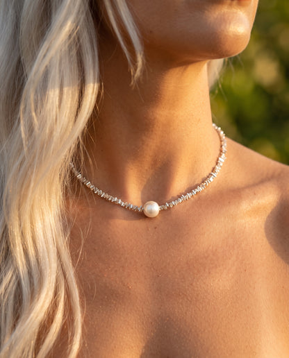 Collier Élégant en Perles – photo lifestyle 2