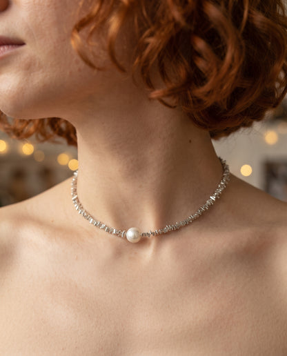 Collier Élégant en Perles – photo lifestyle 3