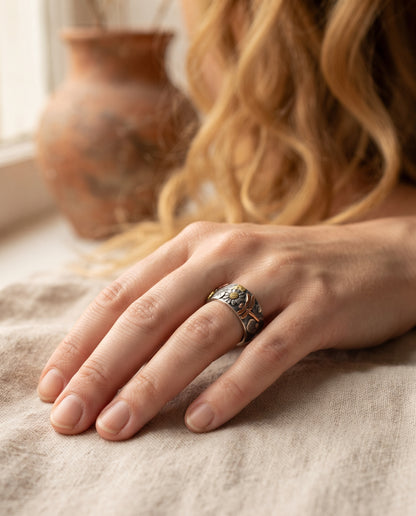 Bague Vintage en Argent au Motif Nature – photo lifestyle 1