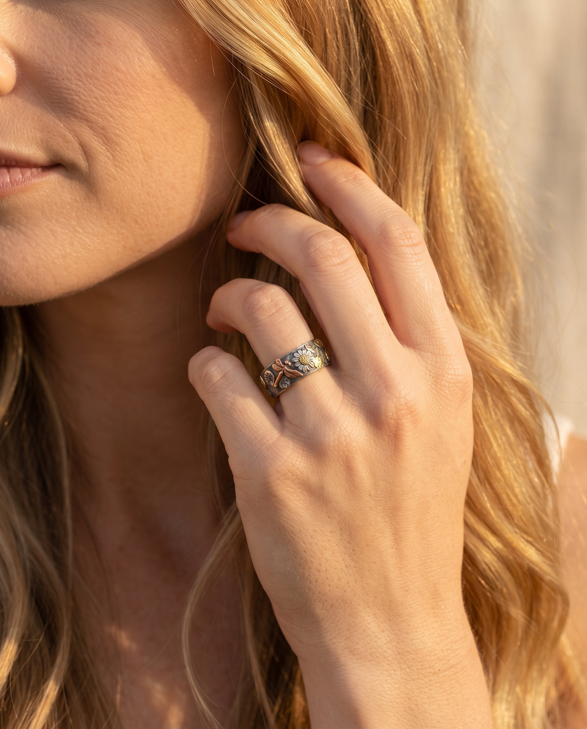 Bague Vintage en Argent au Motif Nature – photo lifestyle 1