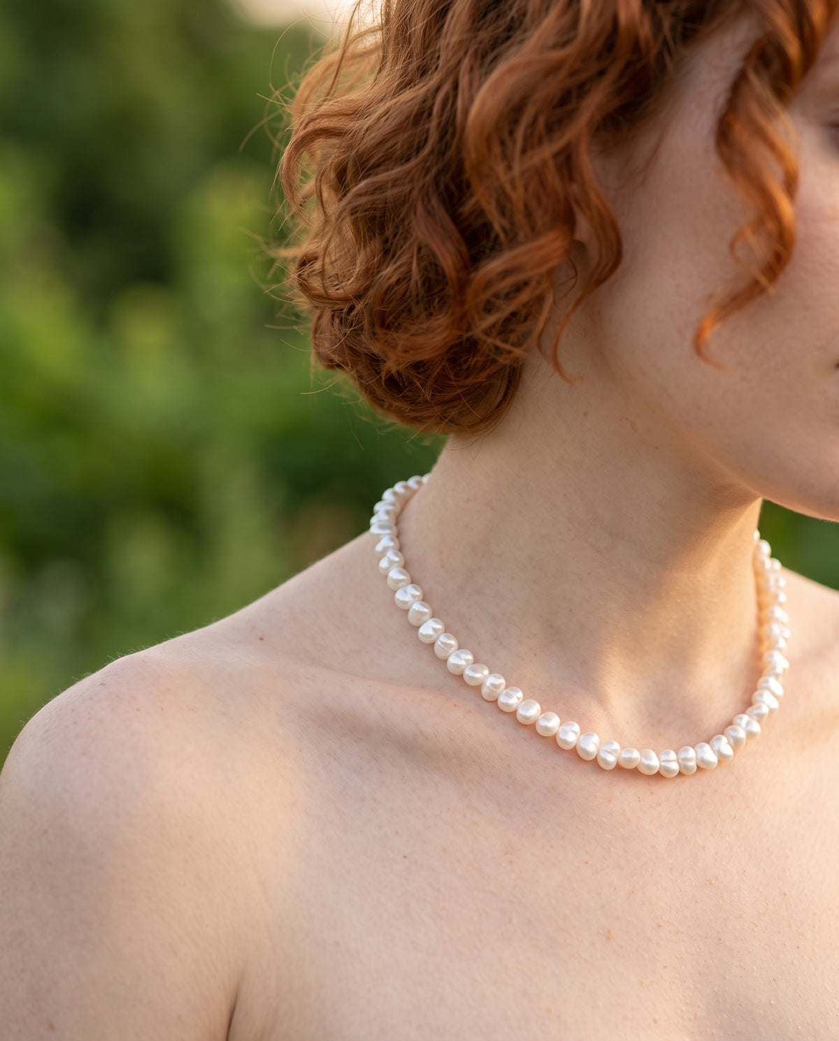 Collier Sophistiqué Orné de Perles – photo lifestyle 1