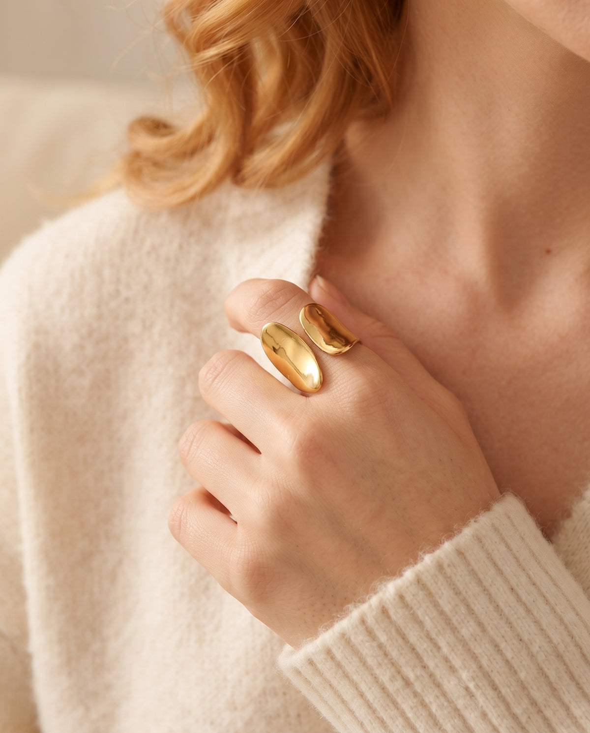 Bague Vintage en Or au Design Ouvert – photo lifestyle 2