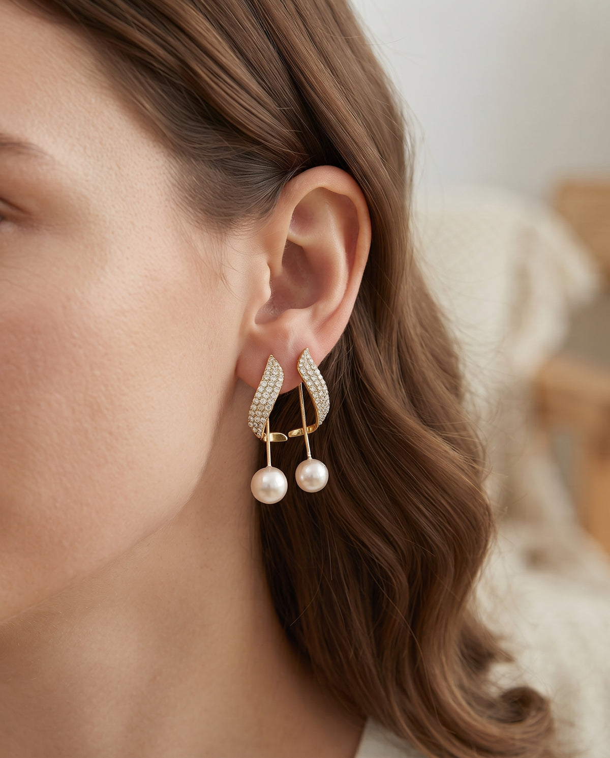 Boucles d’Oreilles en Or Ornées de Perles – photo lifestyle 1