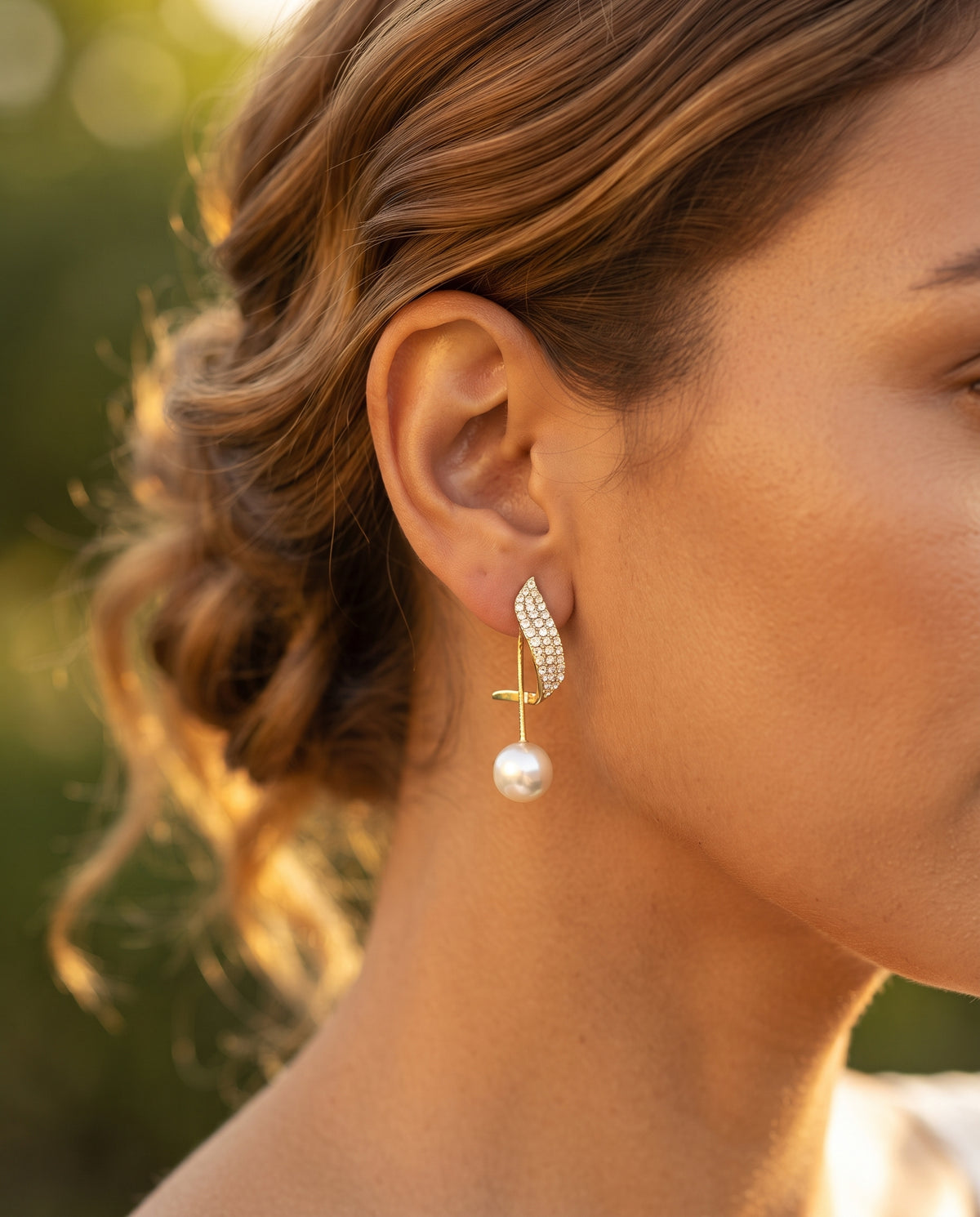 Boucles d’Oreilles en Or Ornées de Perles – photo lifestyle 2