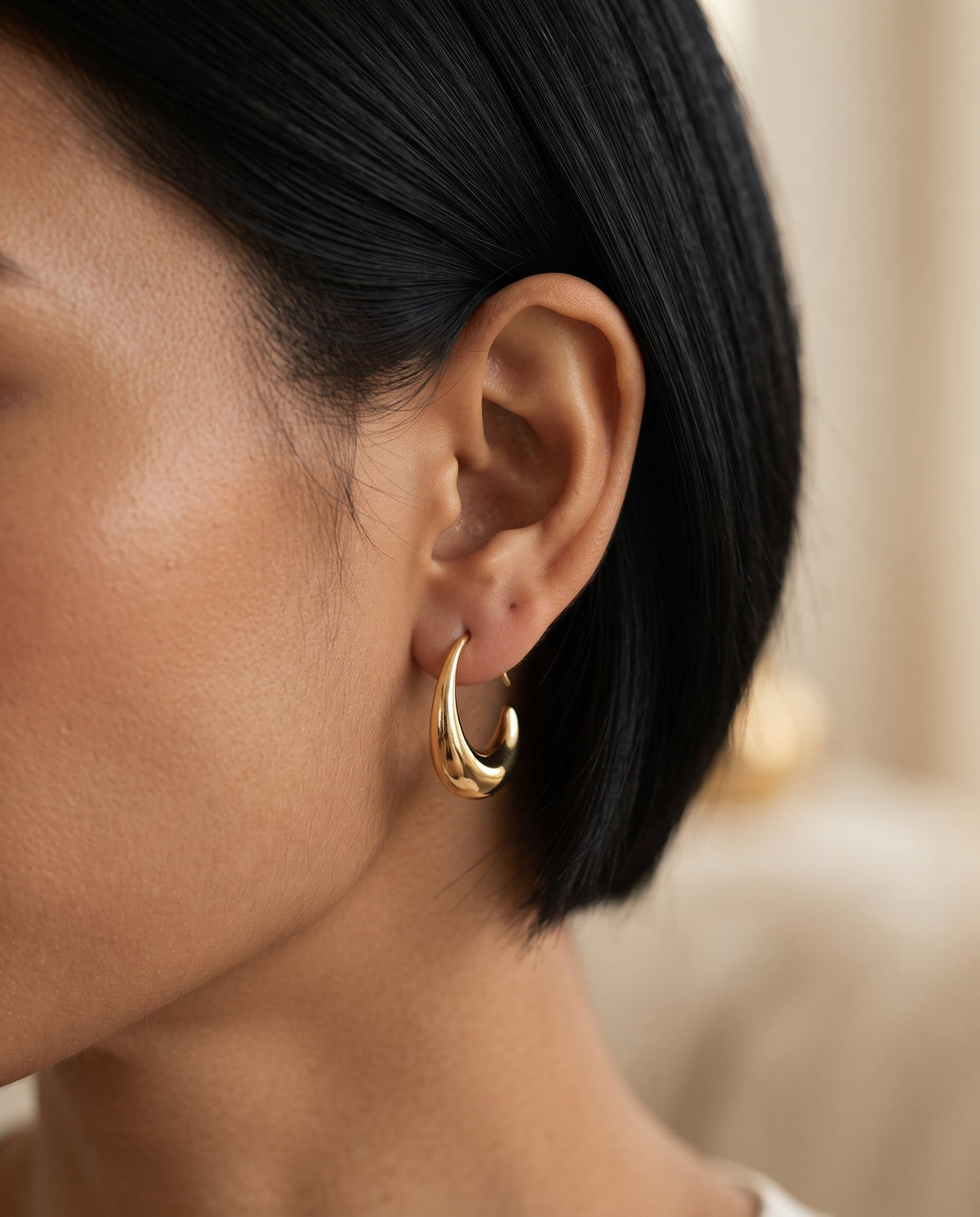 Boucles d’Oreilles Raffinées en Or – photo lifestyle 1