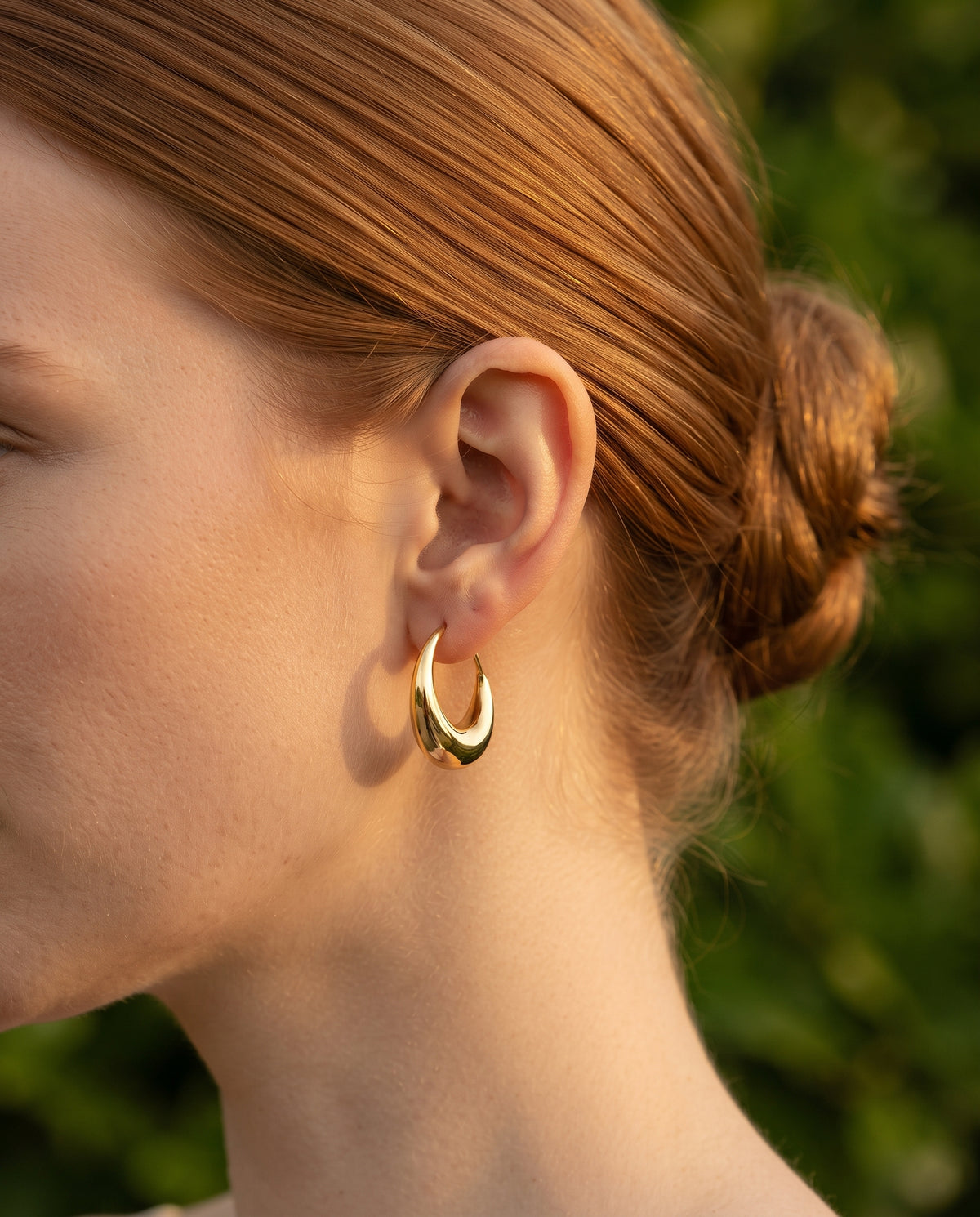 Boucles d’Oreilles Raffinées en Or – photo lifestyle 2