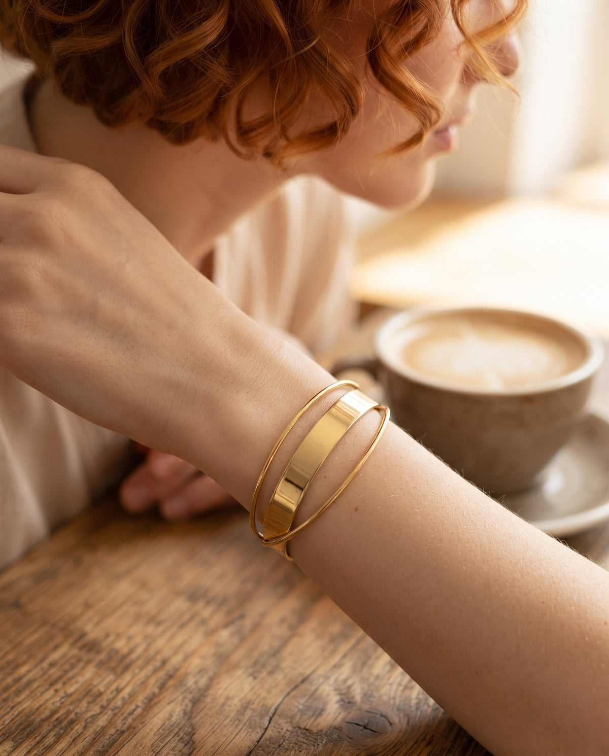 Bracelet en Or Style Vintage Classique – photo lifestyle 2