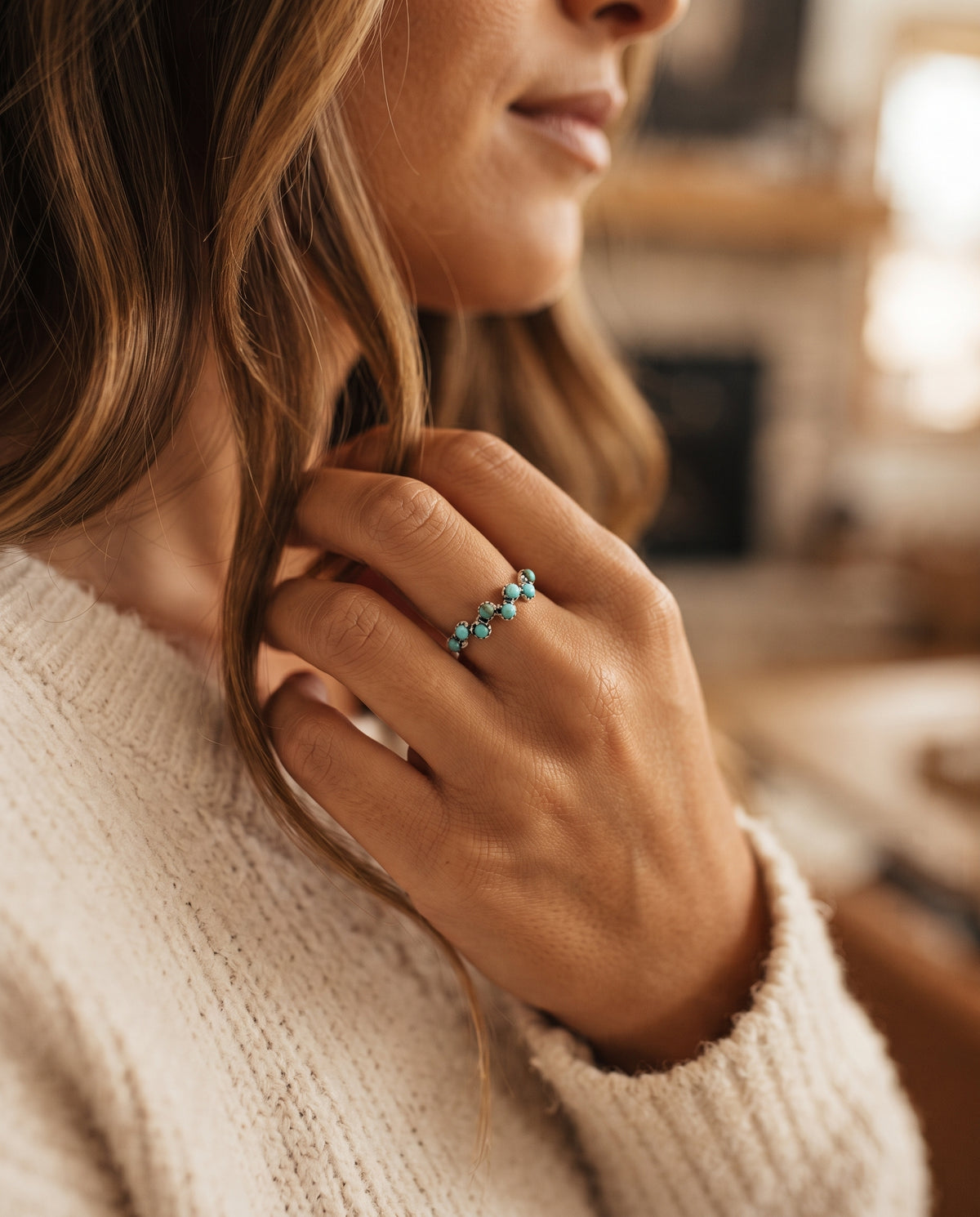 Bague Vintage Ornée de Turquoise – photo lifestyle 2