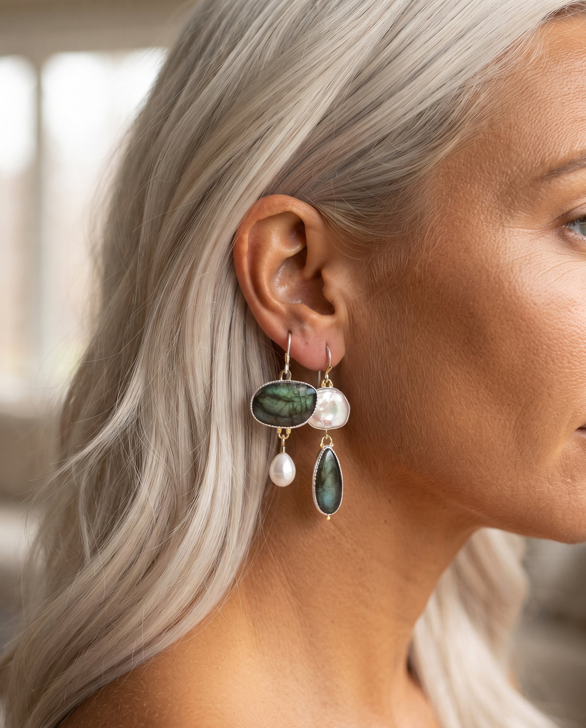 Boucles d’Oreilles Vintage en Argent Ornées de Pierres Naturelles – photo lifestyle 1