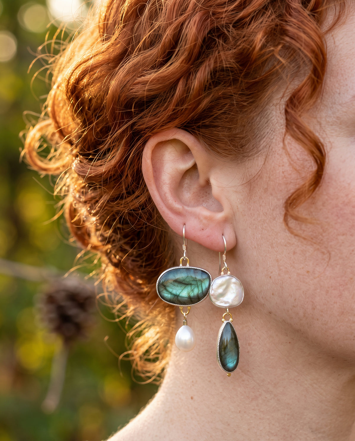 Boucles d’Oreilles Vintage en Argent Ornées de Pierres Naturelles – photo lifestyle 2