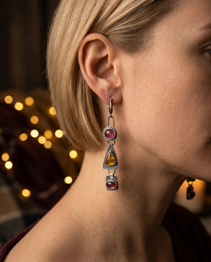 Boucles d’Oreilles Géométriques Triangulaires Style Vintage – photo lifestyle 3