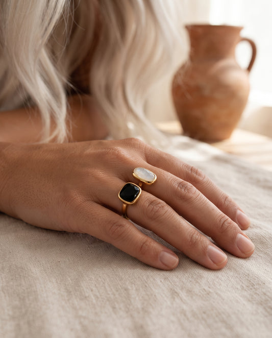 Bague Élégante Réglable Équilibre en Or – photo lifestyle 1