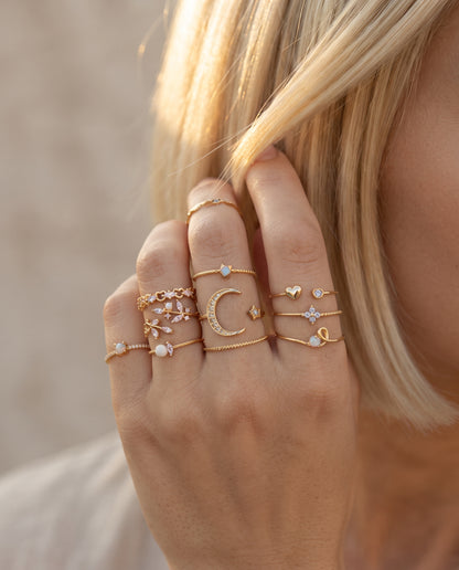 Set de 10 Bagues Bohèmes en Argent et Plaqué Or – photo lifestyle 3