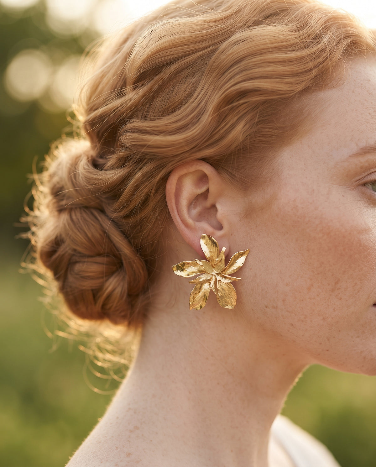 Boucles d’Oreilles Fleur Chanceuse en Or – photo lifestyle 2