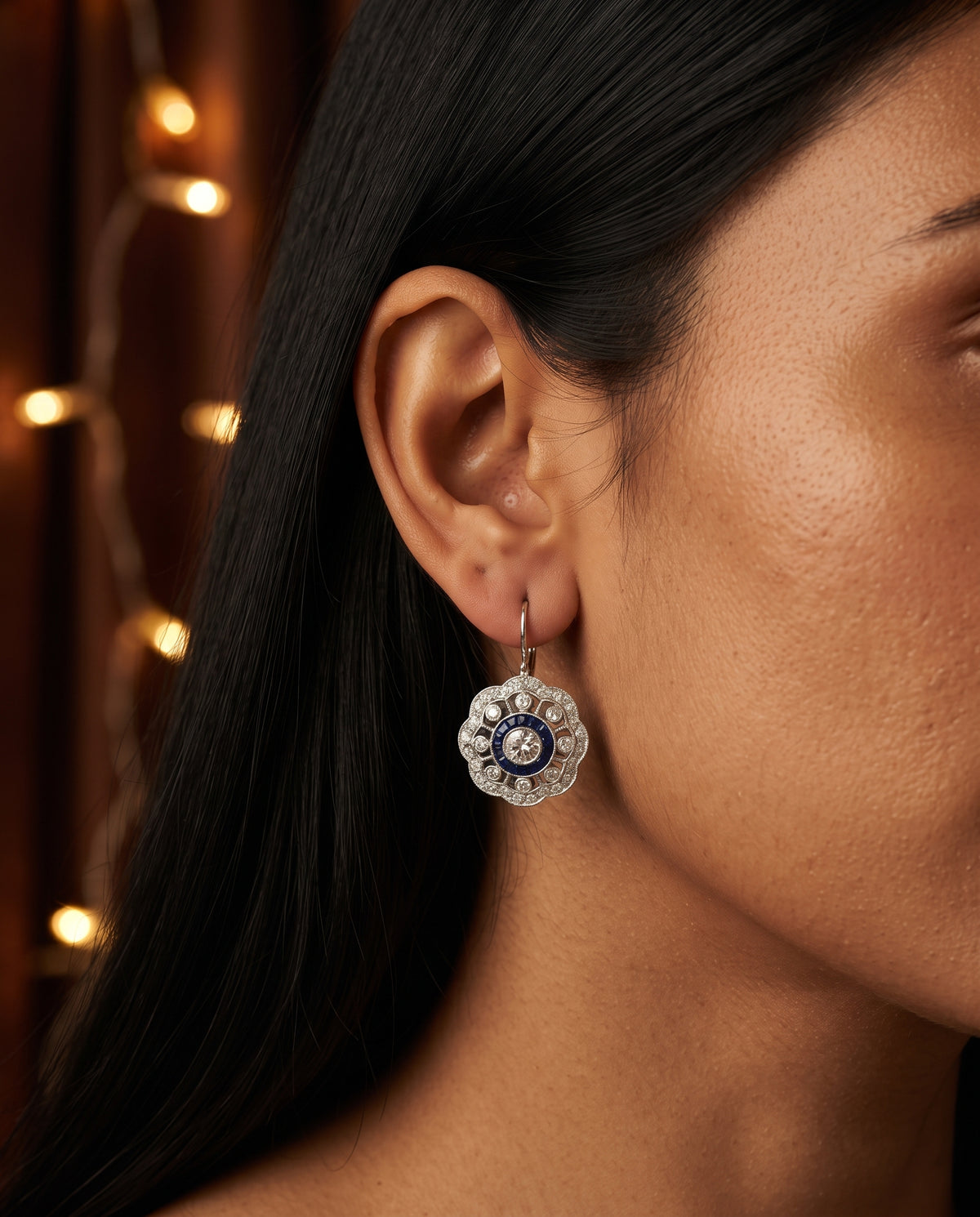 Boucles d’Oreilles Vintage Mandala Serties de Zircons Bleus – photo lifestyle 3