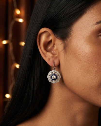 Boucles d’Oreilles Vintage Mandala Serties de Zircons Bleus – photo lifestyle 3