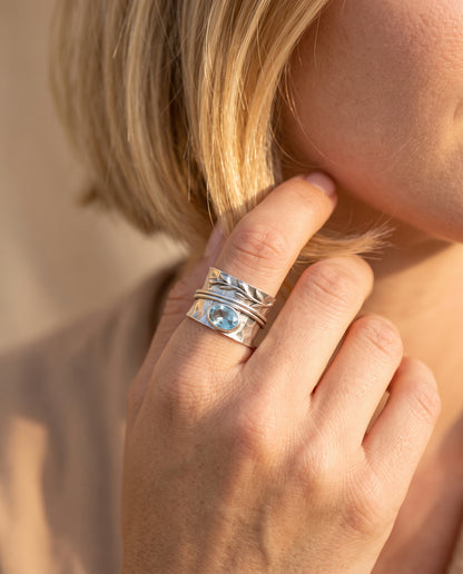 Bague Vintage Argent Ornée d’un Cristal Incrusté – photo lifestyle 3