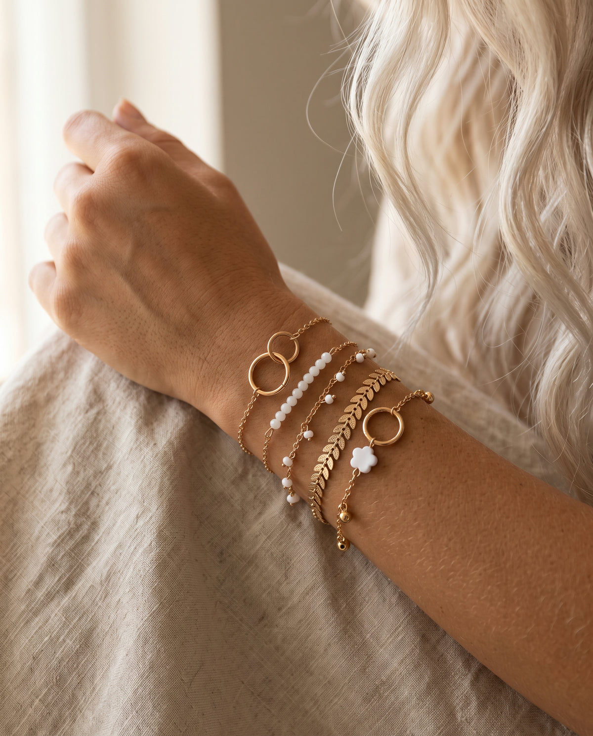 Collection de Bracelets Vintage Or – photo lifestyle 1