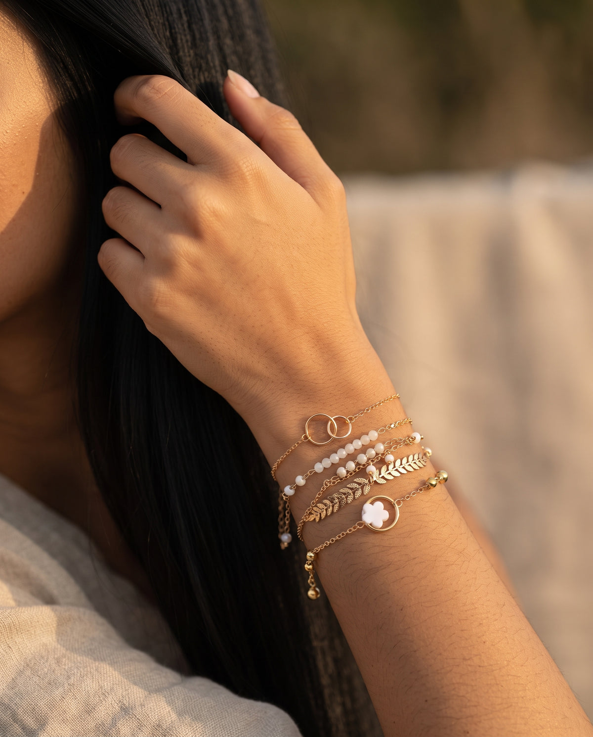 Collection de Bracelets Vintage Or – photo lifestyle 3