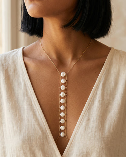 Élégant Collier Vintage Orné de Perles Pendantes – photo lifestyle 1