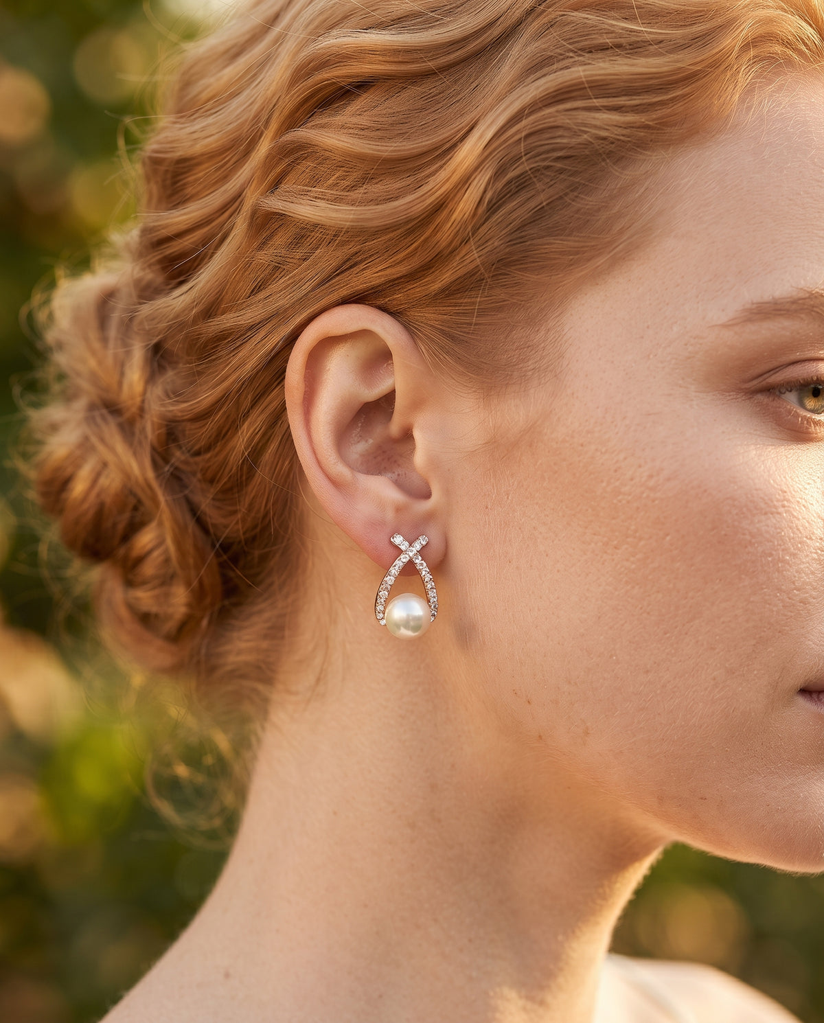 Boucles d’Oreilles Perles et Cristaux Brillants – photo lifestyle 2