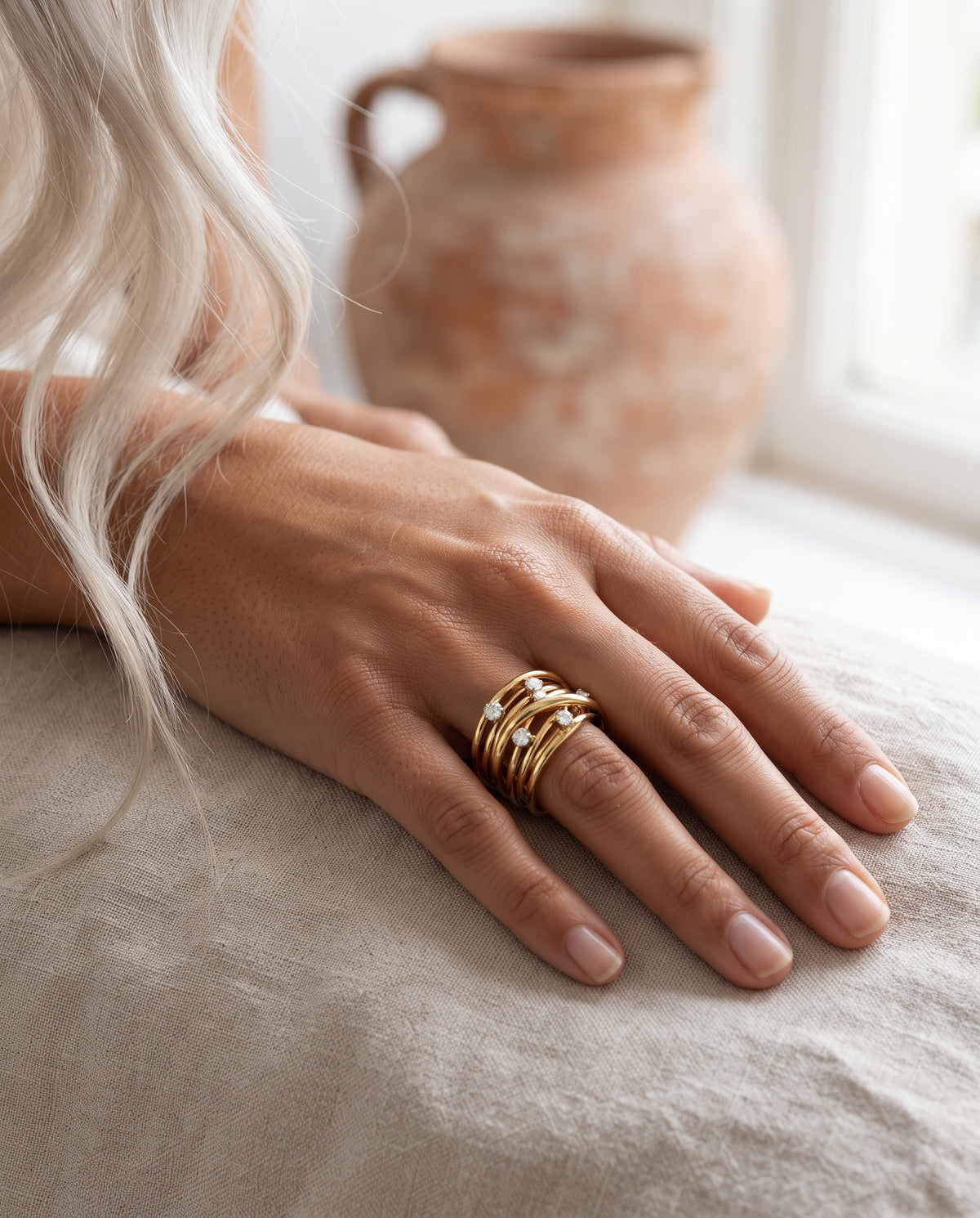 Bague Vintage en Or avec Zircons – photo lifestyle 1