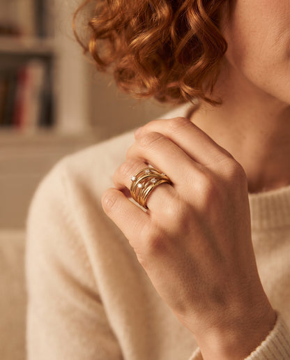 Bague Vintage en Or avec Zircons – photo lifestyle 2