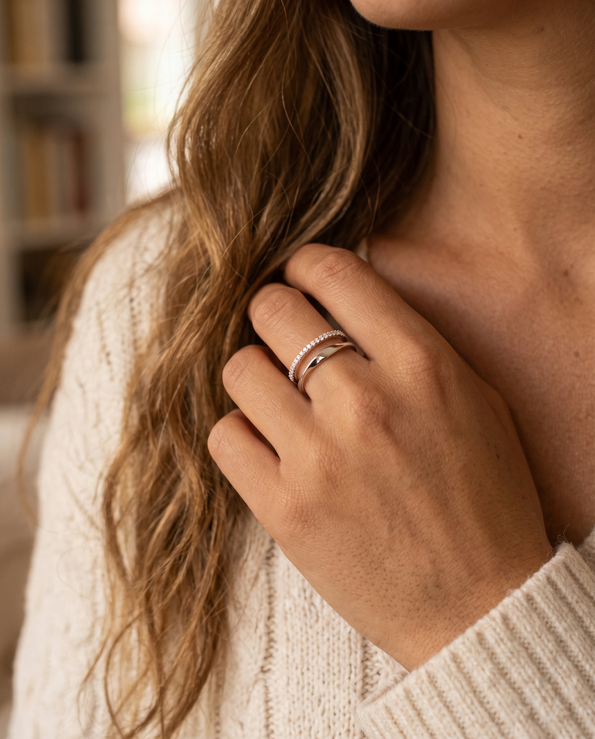 Bague Ajustable en Argent Sertie de Zircons – photo lifestyle 2