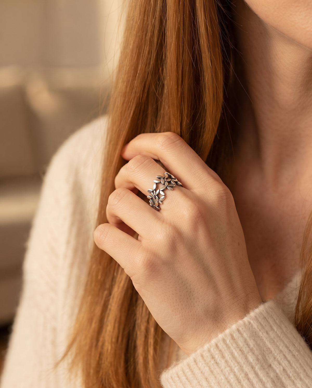 Bague Vintage en Argent Motif Feuille – photo lifestyle 2
