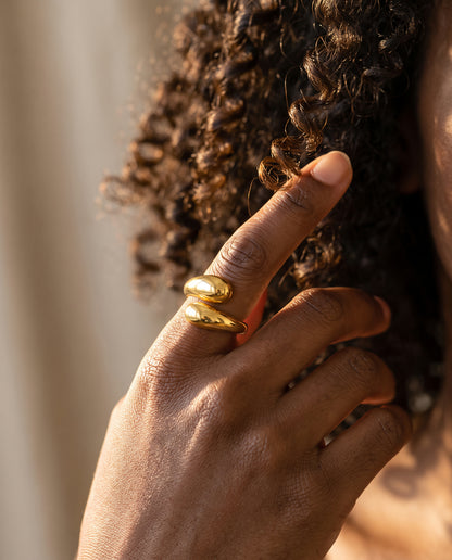 Bague en Or au Design Ajustable – photo lifestyle 3