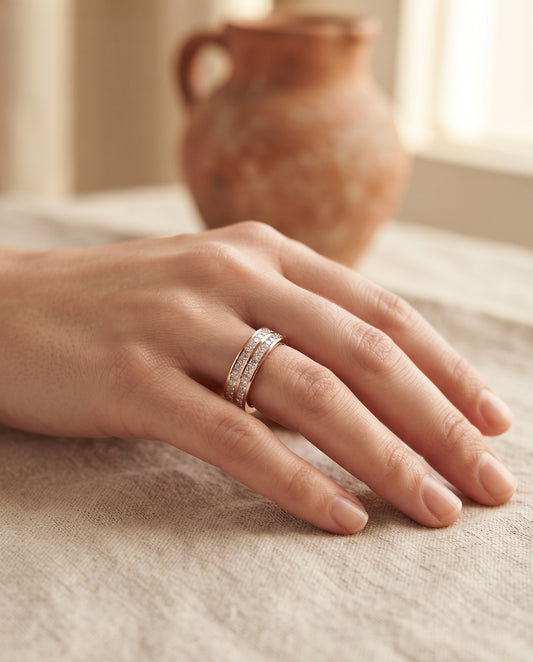 Bague Élégante à Double Zircone – photo lifestyle 1