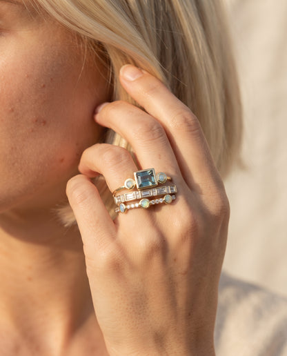 Lot de Bagues Vintage Ornées de Cristaux Bleus – photo lifestyle 3
