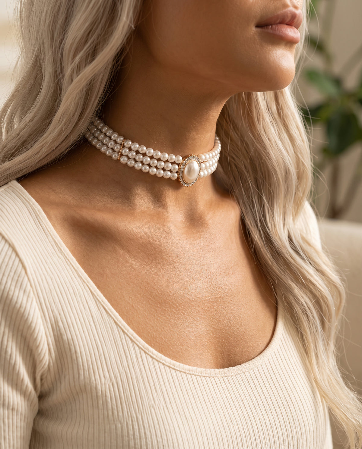 Collier Élégant Orné de Perles – photo lifestyle 1